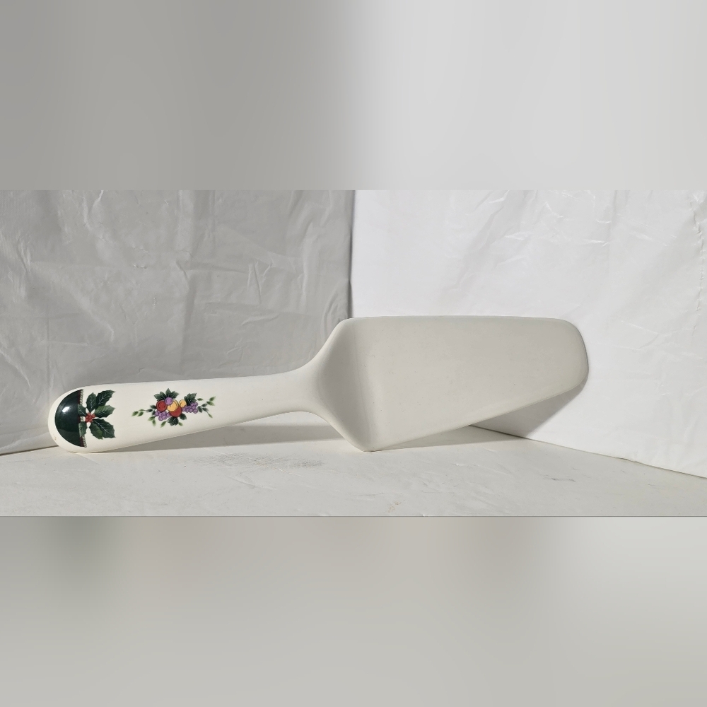 Mikasa Christmas Story Ceramic Pie Cake Server Ivory 10 1/2 Inches